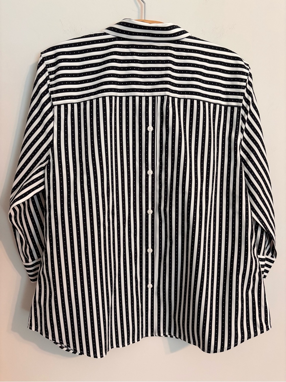 Chico’s NWT No iron Subtle Stripe button back shirt - Picture 2 of 10